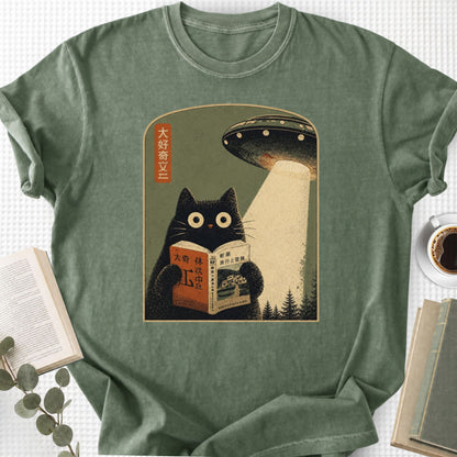 Cat Reading Book UFO Vintage Japanese Unisex T-Shirt